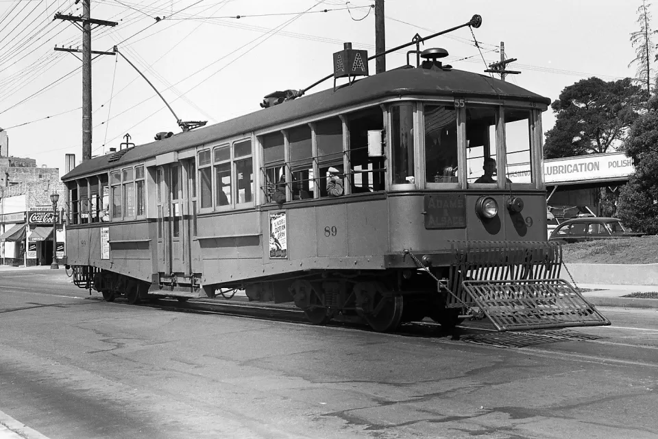 Black and white photo of a streetcar from the 1900s.